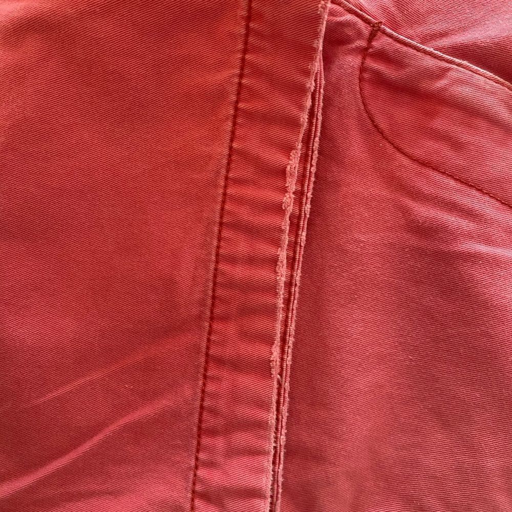 3/$20 | AEROPOSTALE Flat-Front Red Sunset Shorts, Size 27 - Picture 7 of 8